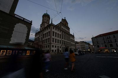 Dimmed street lights, shorter showers: Germany leads Europe energy savings drive