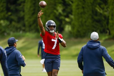 Seahawks QB Geno Smith shares clips of training with Quincy Avery