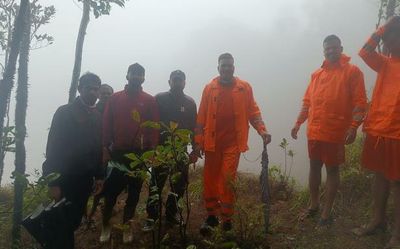 Experts visit Monnangeri village to inspect cracks on Ramakolli hills in Kodagu
