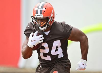 Nick Chubb made a squat bar look like spaghetti with 610-pound lift, and NFL fans were in awe