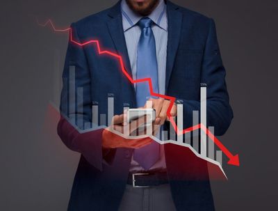 These 2 Hotel Stocks Are in Strong Downtrends. Is Now the Time to Sell?