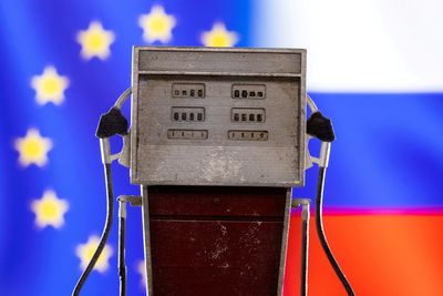 EU sanctions tweak to unblock Russian oil deals with third countries