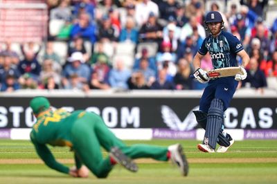 England bowled out for 201 in rain-shortened second ODI against South Africa