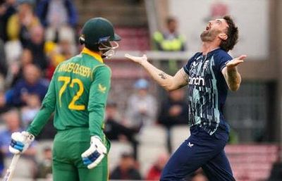 England blow South Africa away for whopping 118-run victory in rain-hit second ODI