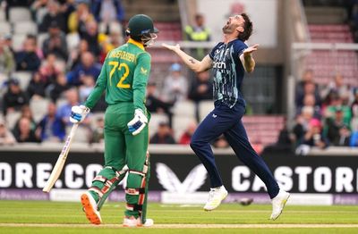 Left-arm seamers blow away South Africa as England square ODI series