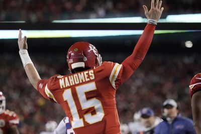 Chiefs’ Patrick Mahomes paying no mind to rising quarterback market