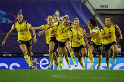 Sweden strike late to set up England Euro 2022 semi-final