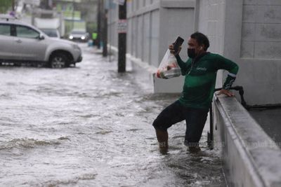 Bangkok governor thanks PM for flood support