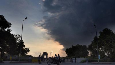 Delhi Weather: City wakes up to cloudy morning; light rain expected