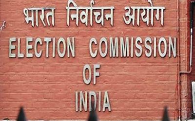 EC takes note of fight over Shiv Sena symbol, seeks submissions by August 8