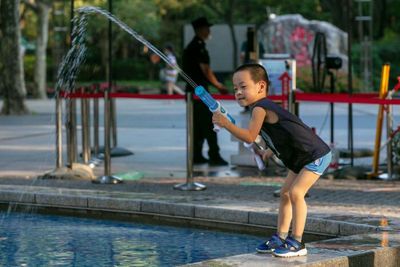 China renews yellow alert for high temperatures