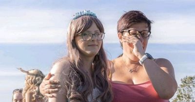 Mum throws special prom for terminally ill teen so she can 'be the princess she deserves'