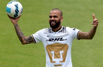 Mexico's Pumas sign Brazil's Dani Alves