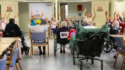 More than 1,000 active COVID-19 outbreaks in Australia's aged care sector, with Queensland second highest, taking toll on staff and residents