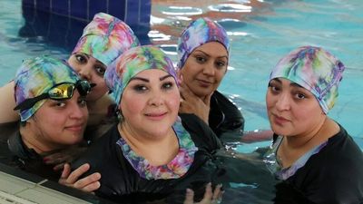 Afghan women learn to swim and drive as they adjust to Australian life