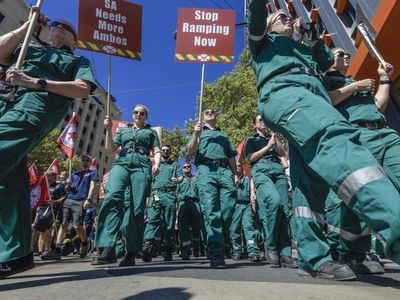 Paramedics back SA government wage offer