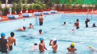 Mumbai: ‘Low tide’ at Andheri sports complex pool irks swimmers