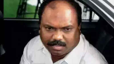 Former MP Kirit Somaiya moves Bombay HC, seeks FIR against former cabinet minister Anil Parab