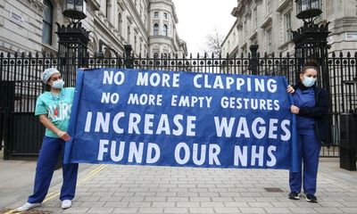 Paralysis from Tory leadership race is damaging pay talks, say doctors and teachers