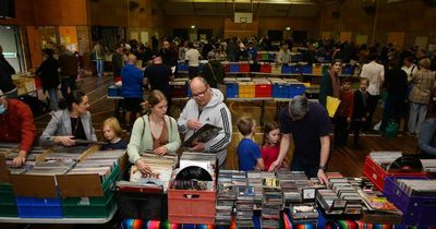 You spin me right round: hundreds flock to Hunter Record Fair