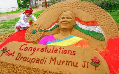 Sister-in-law carries Santhali saree for Droupadi Murmu’s swearing-in