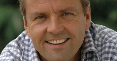 Homes Under The Hammer host Martin Roberts in bid to move Paddington statue