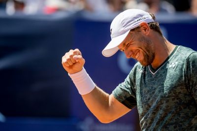 Ruud battles back to beat Berrettini in Gstaad