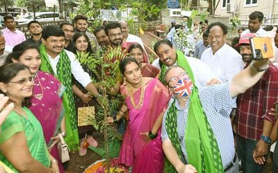 British Deputy High Commissioner joins Green India Challenge