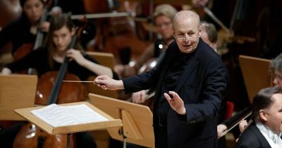 Conductor falls and dies in the middle of performance at top Munich opera house