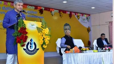 Union minister Ashwini Vaishnaw gives challenges to IIT BBS students to provide 10 usages of 5G