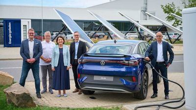 Volkswagen Presents Power Storage Container With Reused Batteries