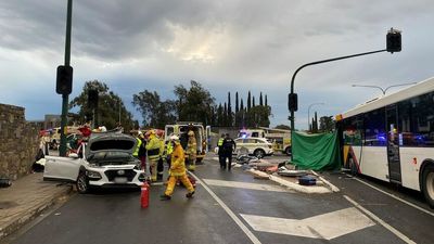 Police yet to speak to truck driver involved in serious South Eastern Freeway crash