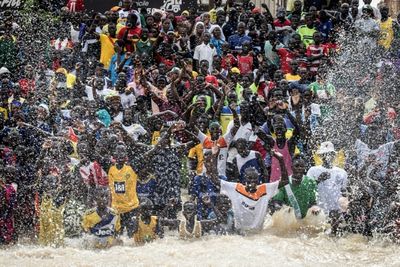 Senegalese pirogue race a day of friendly feuds -- and fun