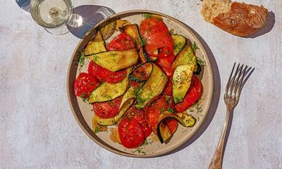 Fried courgette and tomatoes with garlic vinegar recipe by Meedu Saad