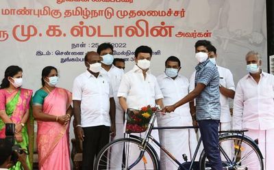 Stalin distributes bicycles to Class XI students in Chennai