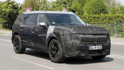 2024 Kia EV9 Spy Video Shows The Large Electric SUV In German Traffic