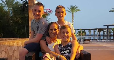 Inspirational mum-of-three dies of lung cancer at age of 50 despite never smoking