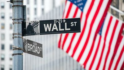 Dow Jones Climbs Ahead Of Big Tech Earnings