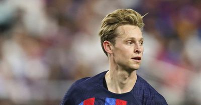 Gary Neville sends strong message to Manchester United target Frenkie de Jong and Barcelona