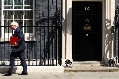 UK's Johnson tells former treasurer Cruddas he "does not want to resign" as Prime Minister - The Telegraph