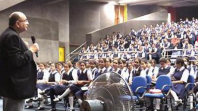 Lucknow: Filmmaker Viveck Vaswani gives students insight into modern age careers