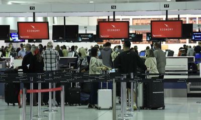 Australian travellers face more delays as airport baggage handlers threaten to strike