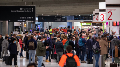 Hundreds Of Airport Workers In Aus Could Potentially Strike Over Their Fkd Working Conditions