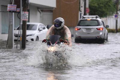 Gaps in flood wall render Bangkok vulnerable