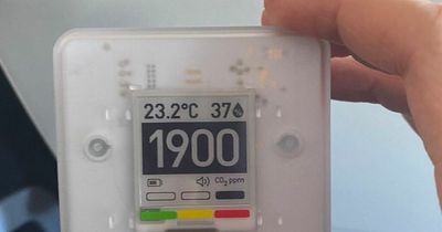 Passenger discovers horrifying 'dirty air' on planes after taking CO2 reader on board