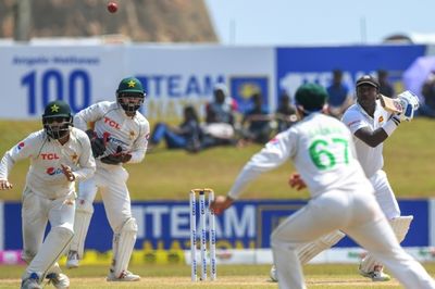 Karunaratne, De Silva take Sri Lanka's lead past 300 in Pakistan Test