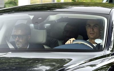 Cristiano Ronaldo set for talks with Manchester United on arrival at Carrington training base