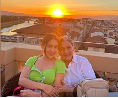 Bollywood: Sara Ali Khan enjoys golden hour with mom Amrita Singh