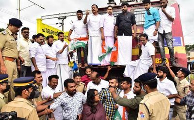 Youth Congress protesters block train in Palakkad