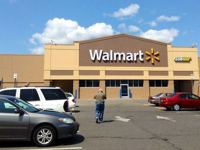 Walmart Issues Profit Warning, But These 6 Analysts Remain Optimistic On The Retail Giant